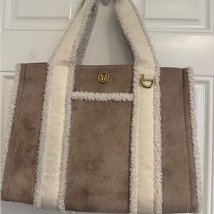 Lululemon Boxy Tote Bag Large Shearling Trim